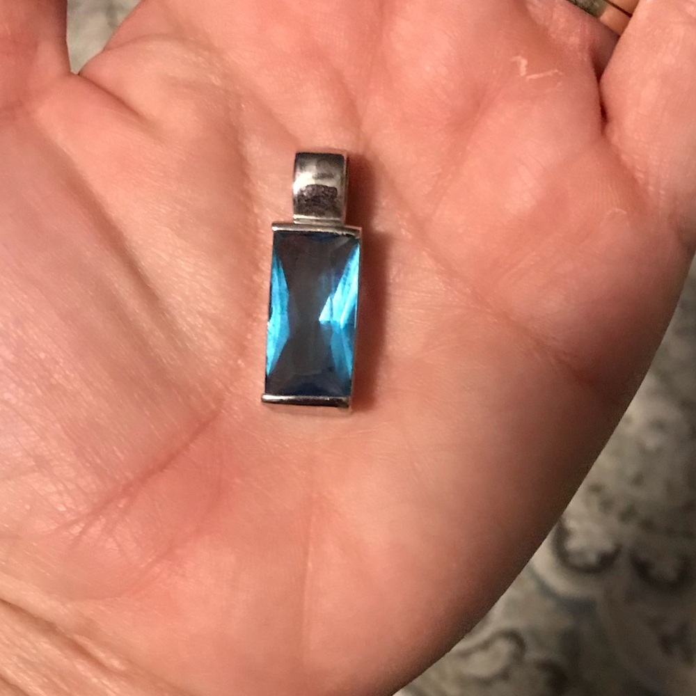 Gorgeous pendant and lever back earrings set